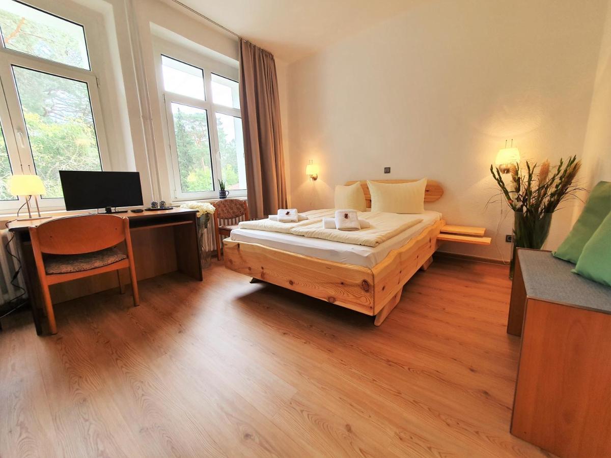 Waldhotel Am See Berlin-Schmoeckwitz Exterior photo